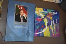 Народной библиотеке города Маниса переданы в дар книги, связанные с Азербайджаном (ФОТО)