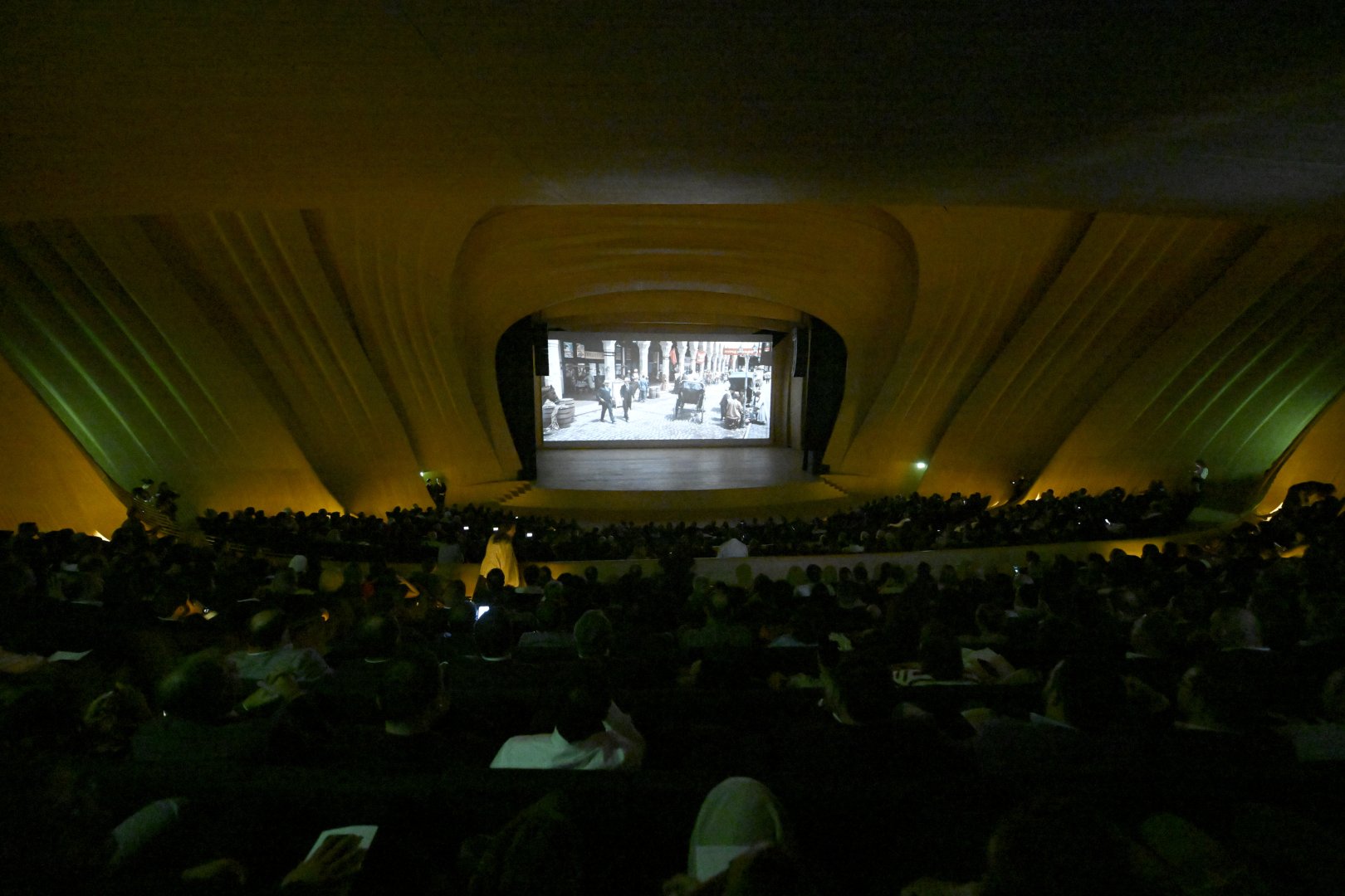 В Центре Гейдара Алиева с большим успехом состоялась презентация художественного фильма о Гаджи Зейналабдине Тагиеве (ФОТО)