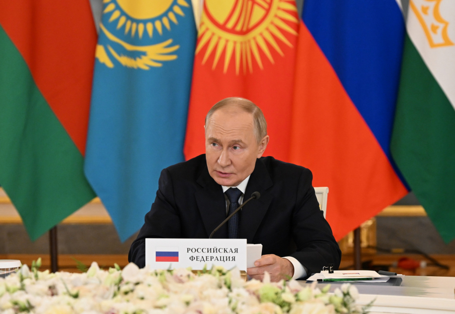 Владимир Путин выразил соболезнования семьям погибших в связи с крушением самолета AZAL в Актау