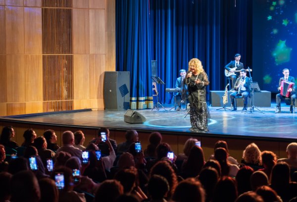 Солистов Гянджинской государственной филармонии встретили овациями в Баку (ФОТО)