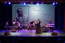 Солистов Гянджинской государственной филармонии встретили овациями в Баку (ФОТО)