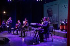 Солистов Гянджинской государственной филармонии встретили овациями в Баку (ФОТО)