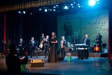 Солистов Гянджинской государственной филармонии встретили овациями в Баку (ФОТО)