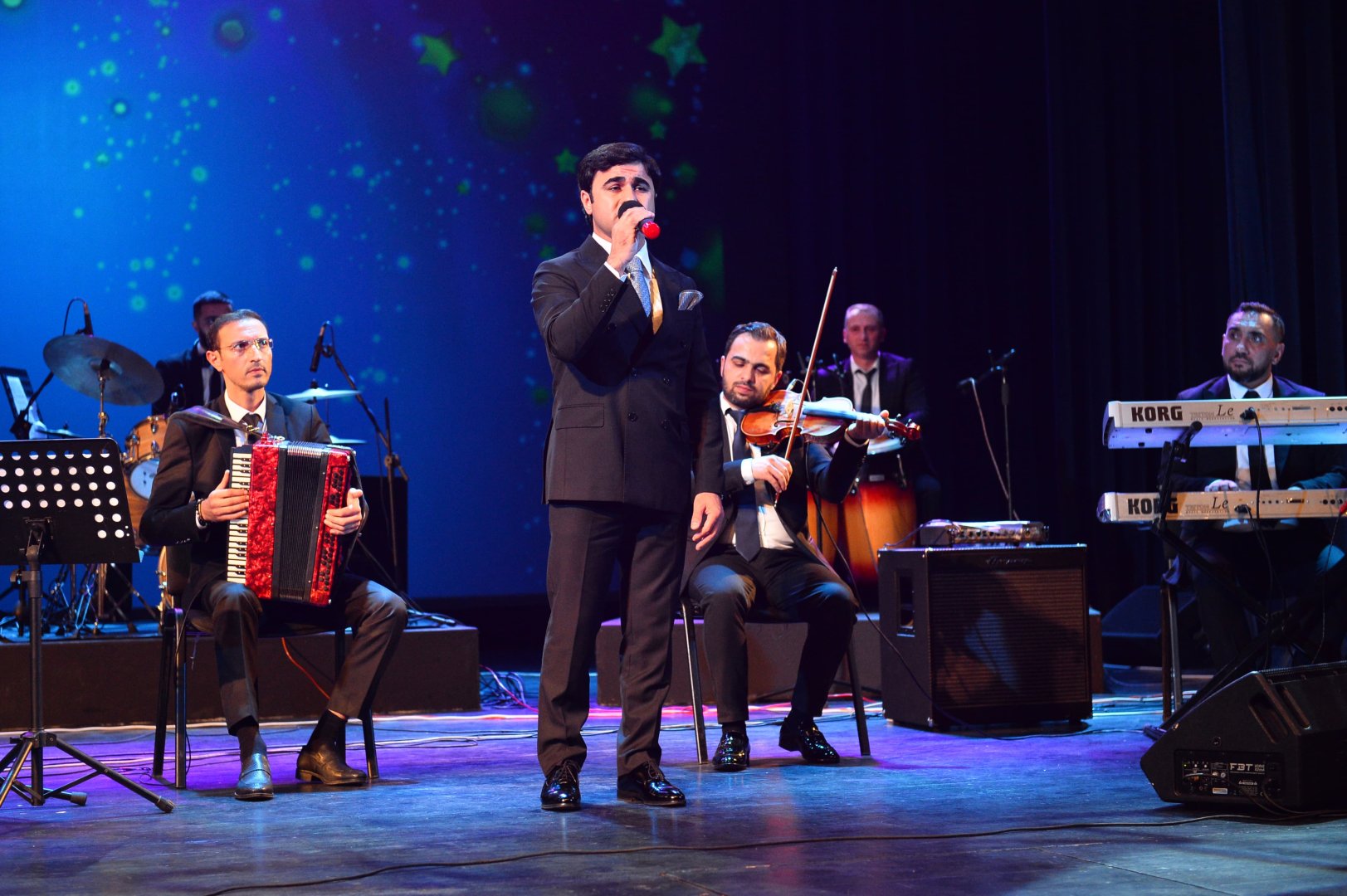 Солистов Гянджинской государственной филармонии встретили овациями в Баку (ФОТО)