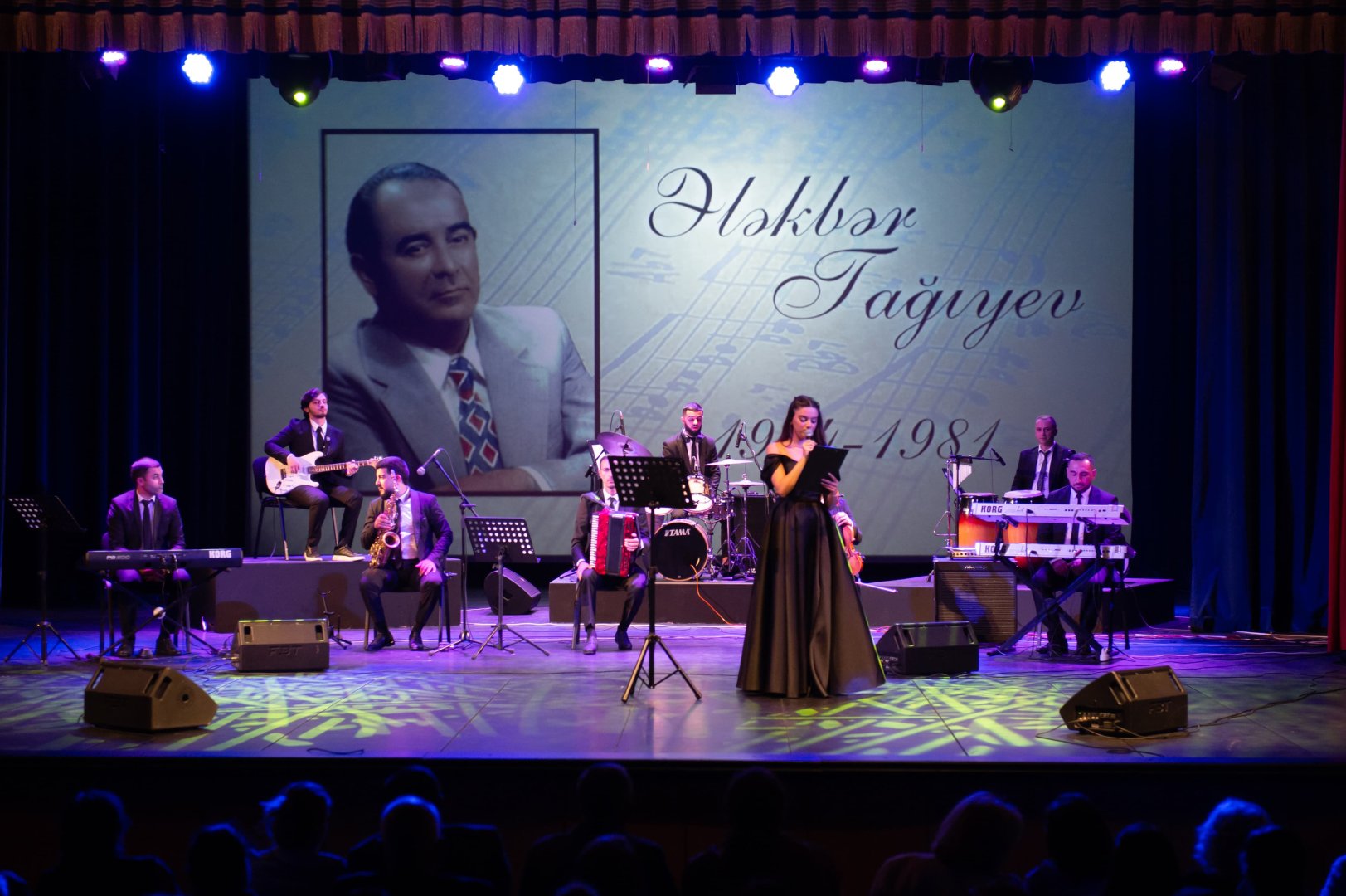 Солистов Гянджинской государственной филармонии встретили овациями в Баку (ФОТО)