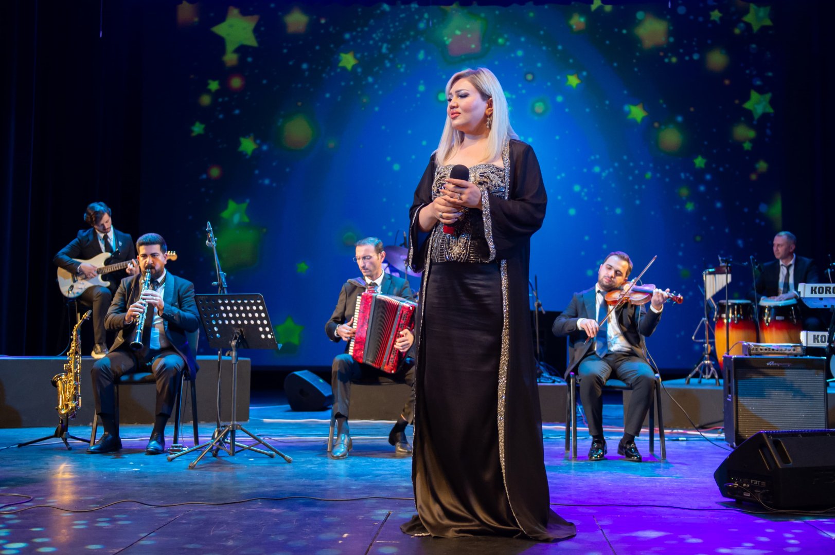 Солистов Гянджинской государственной филармонии встретили овациями в Баку (ФОТО)