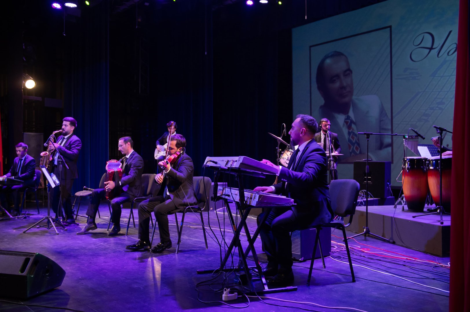 Солистов Гянджинской государственной филармонии встретили овациями в Баку (ФОТО)