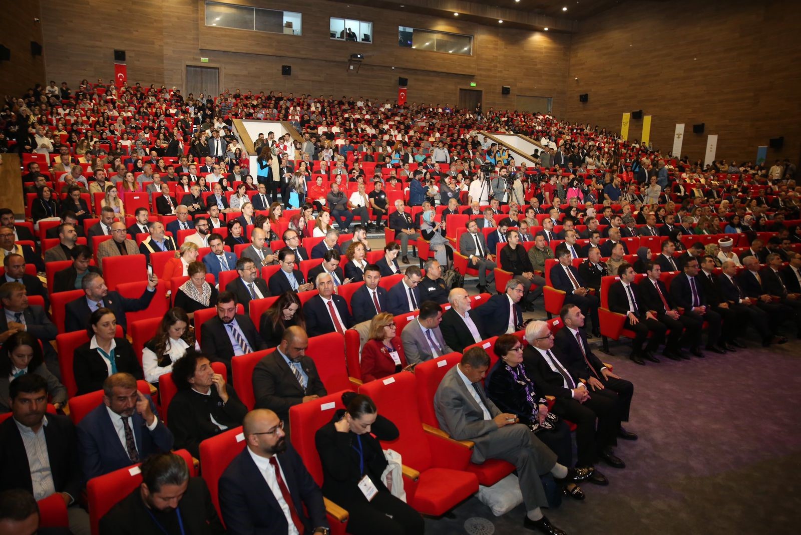 Начал работу I Международный симпозиум турецкой диаспоры (ФОТО)