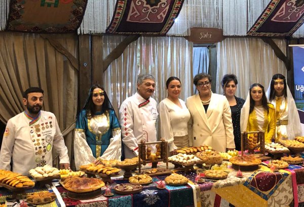 В Баку представлены национальные сладости Западного Азербайджана (ФОТО)