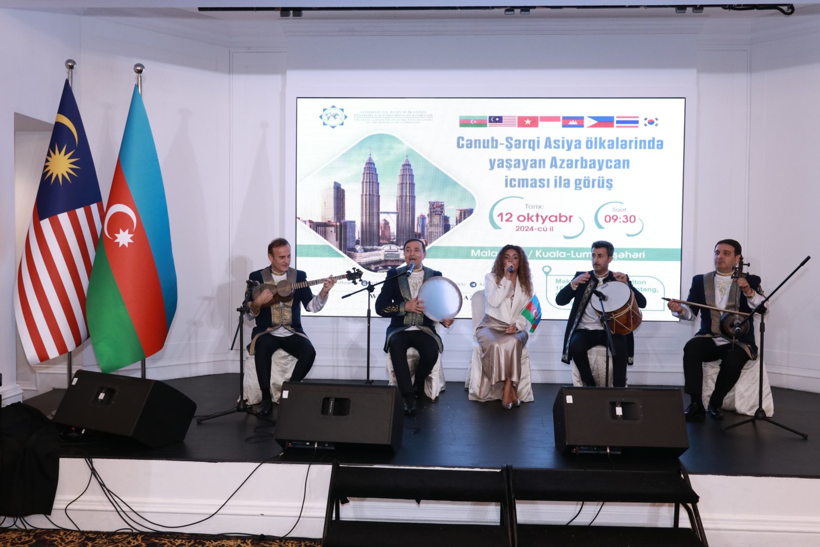 Древняя музыкальная культура Азербайджана представлена в Малайзии и Сингапуре (ФОТО)
