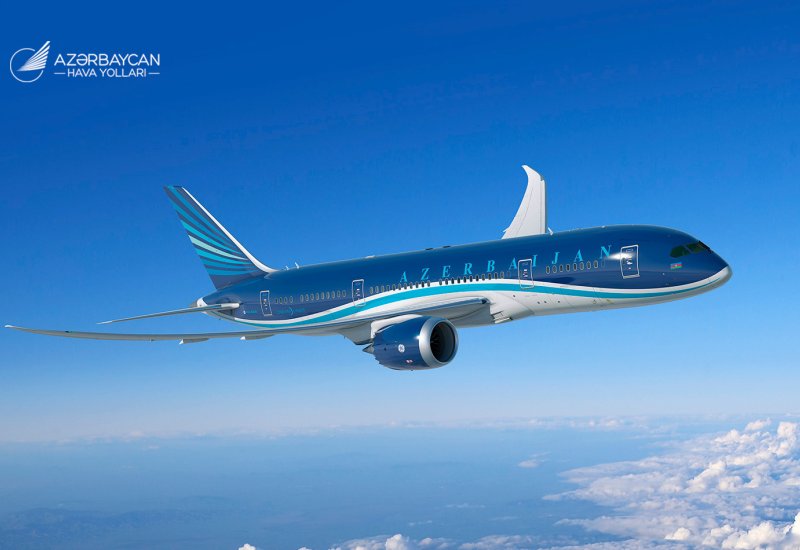 Самолет AZAL, следовавший из Санкт-Петербурга в Баку, вернулся в аэропорт вылета