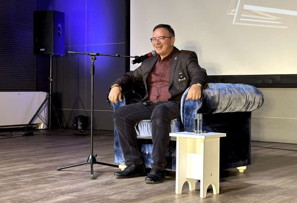 Композитор Вугар Джамалзаде стал гостем проекта "Лицом к лицу" (ФОТО)