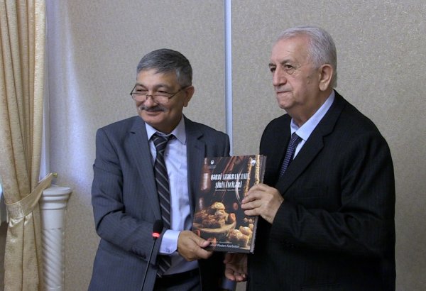 В Гяндже состоялась презентация книги "Сладкие жемчужины Западного Азербайджана" (ФОТО)