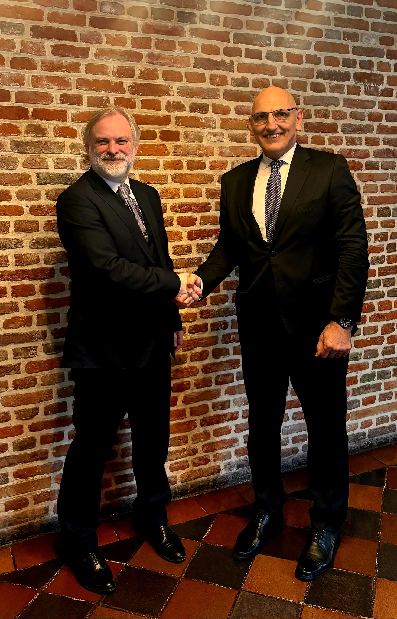 Эльчин Амирбеков обсудил региональную повестку и COP29 с официальными лицами Великобритании (ФОТО)