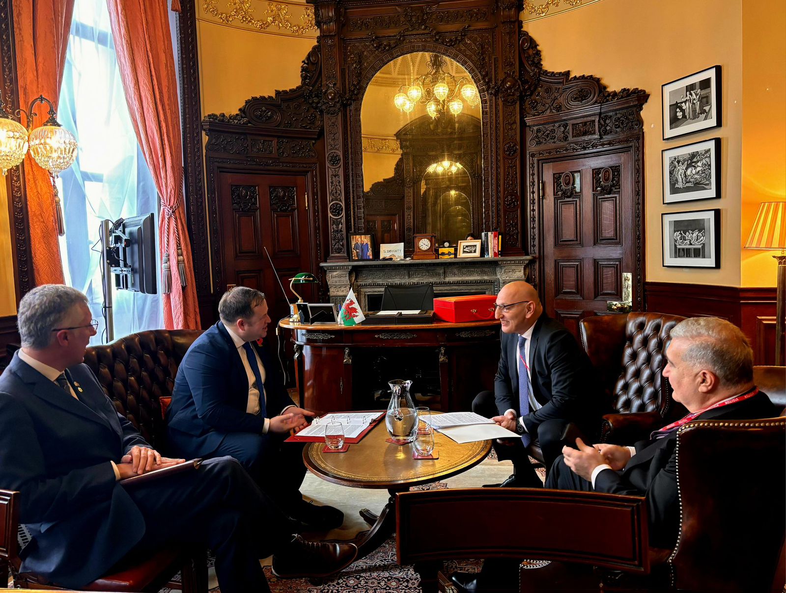 Эльчин Амирбеков обсудил региональную повестку и COP29 с официальными лицами Великобритании (ФОТО)