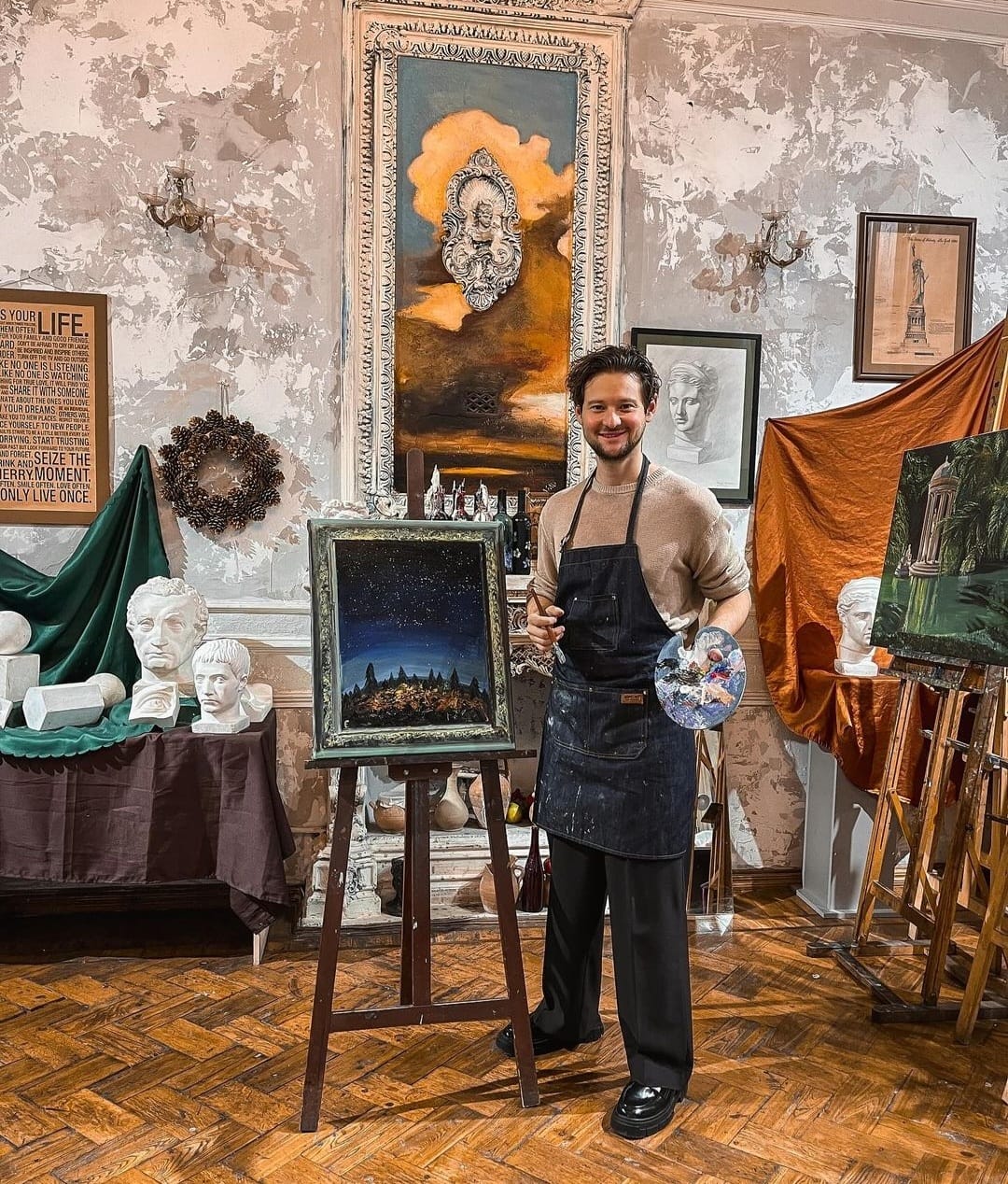 Эльдар Гасымов стал художником. Почему так много черного цвета?  (ВИДЕО, ФОТО)