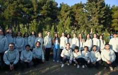 В Баку прошла очередная акция по посадке деревьев с участием вице-президента Фонда Гейдара Алиева Лейлы Алиевой и руководителя Баку Медиа Центра Арзу Алиевой (ФОТО)