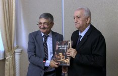 В Гяндже состоялась презентация книги "Сладкие жемчужины Западного Азербайджана" (ФОТО)