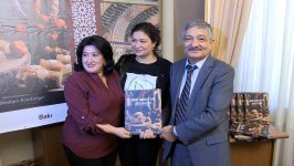 В Гяндже состоялась презентация книги "Сладкие жемчужины Западного Азербайджана" (ФОТО)