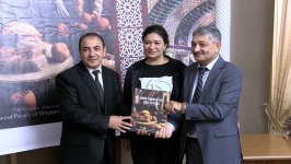 В Гяндже состоялась презентация книги "Сладкие жемчужины Западного Азербайджана" (ФОТО)