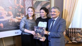 В Гяндже состоялась презентация книги "Сладкие жемчужины Западного Азербайджана" (ФОТО)