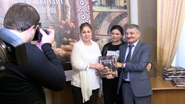 В Гяндже состоялась презентация книги "Сладкие жемчужины Западного Азербайджана" (ФОТО)
