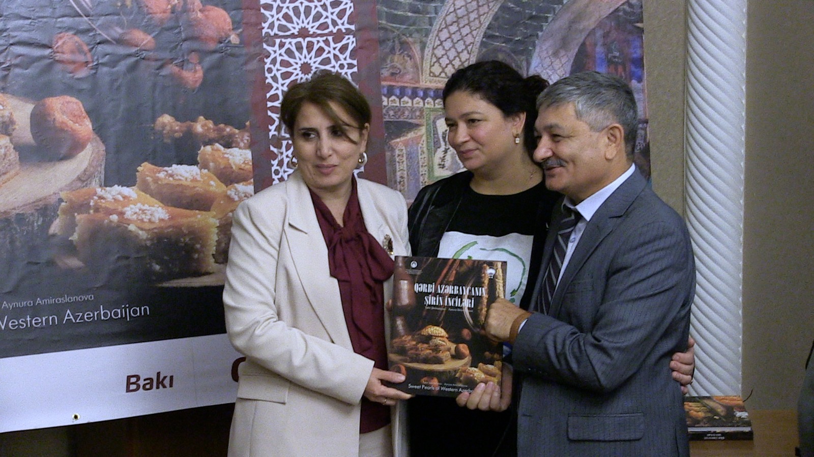 В Гяндже состоялась презентация книги "Сладкие жемчужины Западного Азербайджана" (ФОТО)
