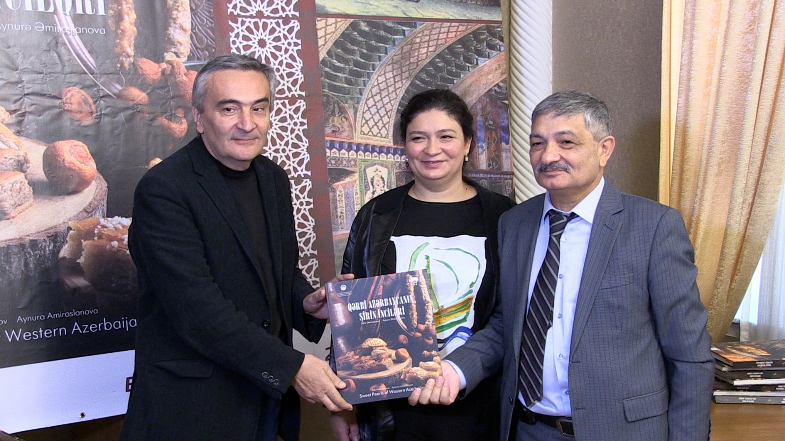 В Гяндже состоялась презентация книги "Сладкие жемчужины Западного Азербайджана" (ФОТО)