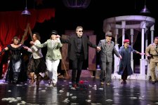 В Баку с большим успехом состоялась премьера спектакля "Чеховское ружье" с элементами хоррора (ФОТО)