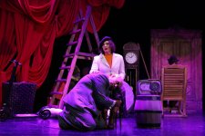 В Баку с большим успехом состоялась премьера спектакля "Чеховское ружье" с элементами хоррора (ФОТО)