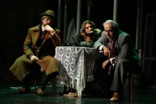 В Баку с большим успехом состоялась премьера спектакля "Чеховское ружье" с элементами хоррора (ФОТО)