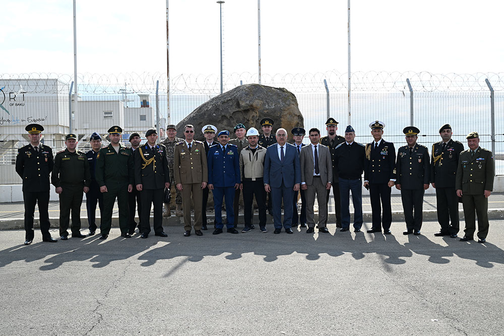 Военные атташе посетили Бакинский международный морской торговый порт (ФОТО)