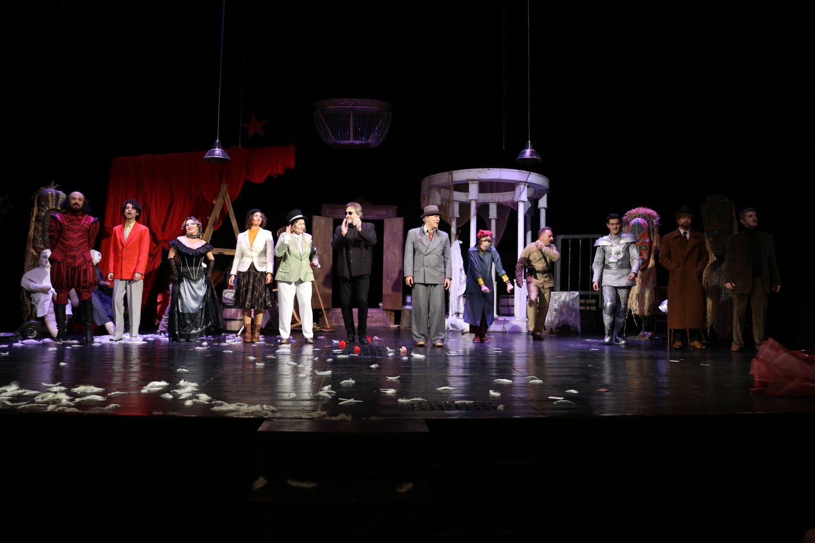 В Баку с большим успехом состоялась премьера спектакля "Чеховское ружье" с элементами хоррора (ФОТО)