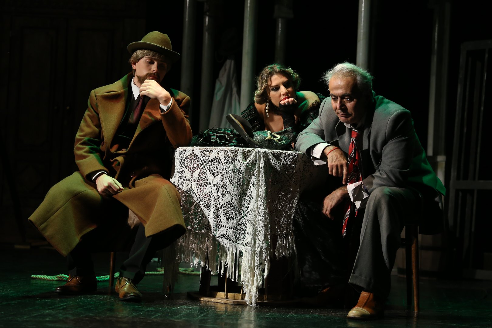 В Баку с большим успехом состоялась премьера спектакля "Чеховское ружье" с элементами хоррора (ФОТО)