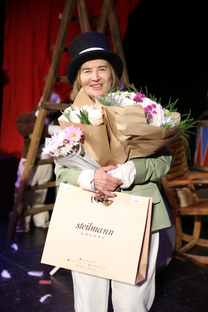 В Баку с большим успехом состоялась премьера спектакля "Чеховское ружье" с элементами хоррора (ФОТО)