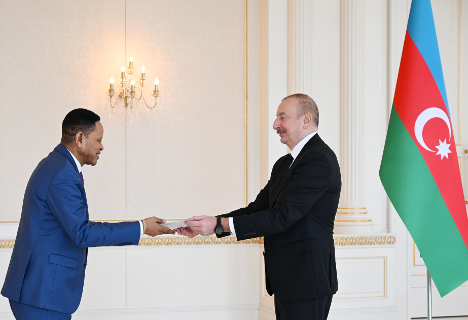 Президент Ильхам Алиев принял верительные грамоты новоназначенного посла Демократической Республики Конго в Азербайджане (ФОТО/ВИДЕО)
