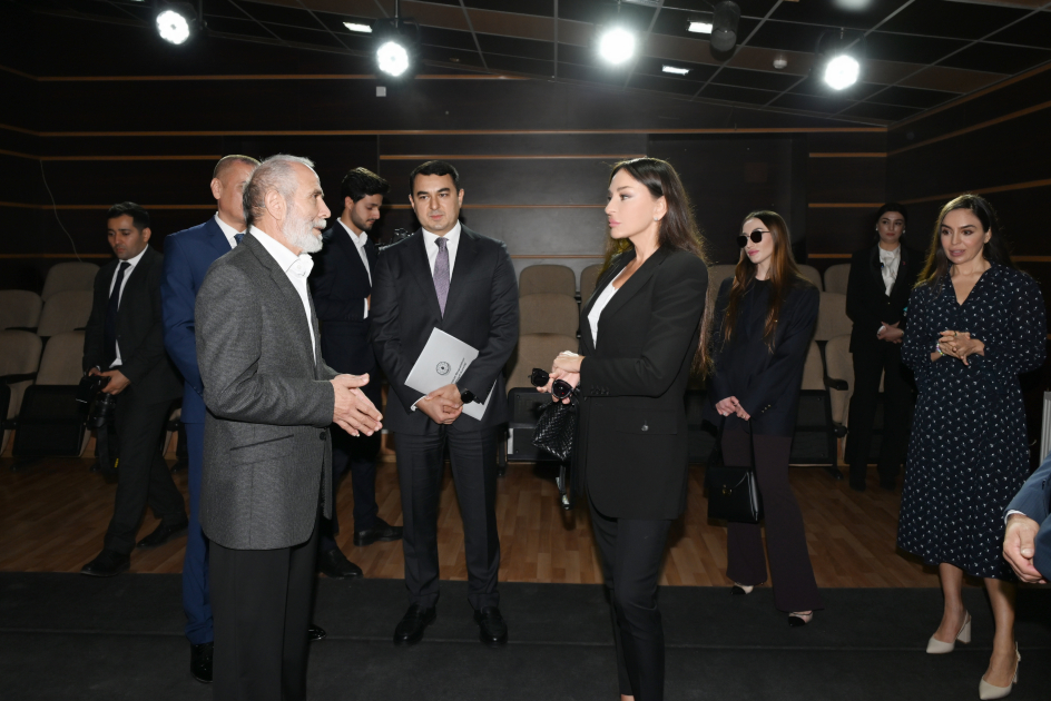 Первый вице-президент Мехрибан Алиева побывала в Азербайджанском государственном театре пантомимы (ФОТО/ВИДЕО)