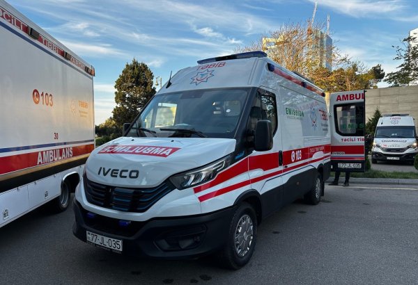 Число пострадавших в результате пожара в торговом центре в Баку достигло 12 человек