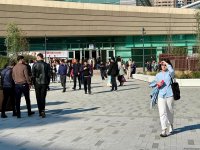 Кадры с территории перед станцией метро «28 Мая» в Баку после реконструкции  (ФОТОРЕПОРТАЖ)