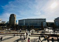 Кадры с территории перед станцией метро «28 Мая» в Баку после реконструкции  (ФОТОРЕПОРТАЖ)