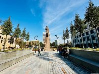 Кадры с территории перед станцией метро «28 Мая» в Баку после реконструкции  (ФОТОРЕПОРТАЖ)