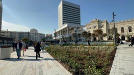 Кадры с территории перед станцией метро «28 Мая» в Баку после реконструкции  (ФОТОРЕПОРТАЖ)