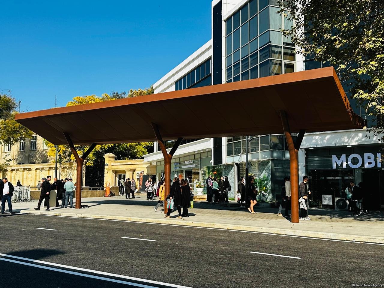 Кадры с территории перед станцией метро «28 Мая» в Баку после реконструкции  (ФОТОРЕПОРТАЖ)