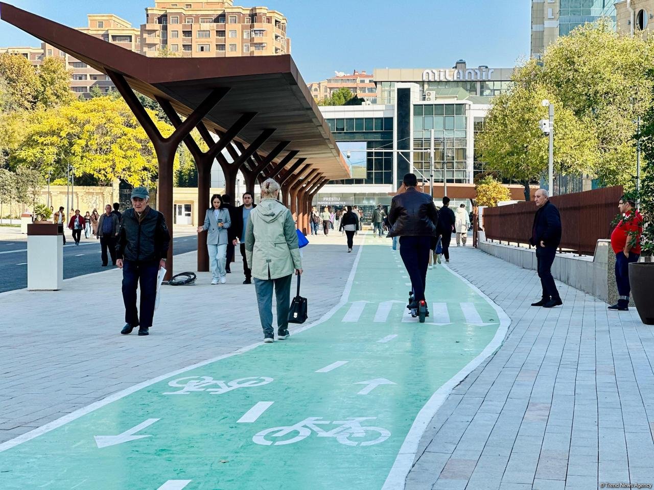 Кадры с территории перед станцией метро «28 Мая» в Баку после реконструкции  (ФОТОРЕПОРТАЖ)