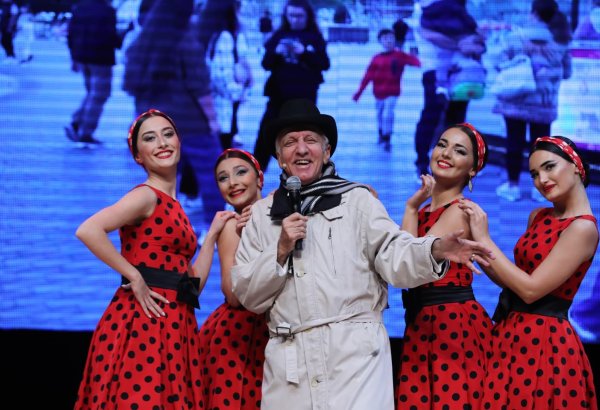 Потрясающий юбилей Ильхама Намига Кямала – Мастер сцены в окружении красавиц (ВИДЕО, ФОТО)