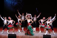 Потрясающий юбилей Ильхама Намига Кямала – Мастер сцены в окружении красавиц (ВИДЕО, ФОТО)