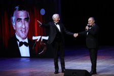 Потрясающий юбилей Ильхама Намига Кямала – Мастер сцены в окружении красавиц (ВИДЕО, ФОТО)