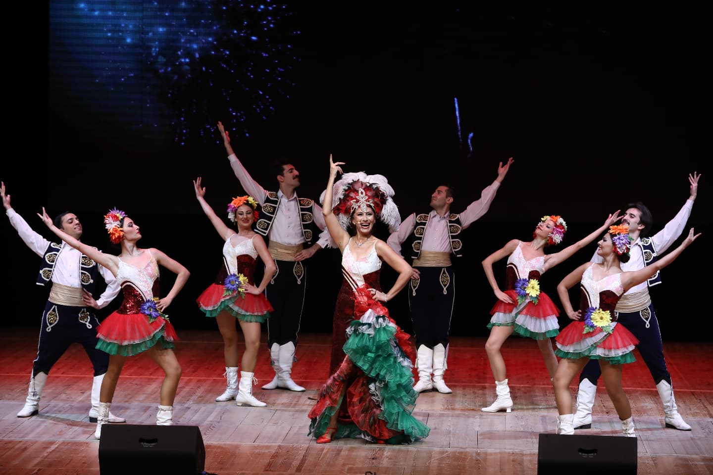 Потрясающий юбилей Ильхама Намига Кямала – Мастер сцены в окружении красавиц (ВИДЕО, ФОТО)