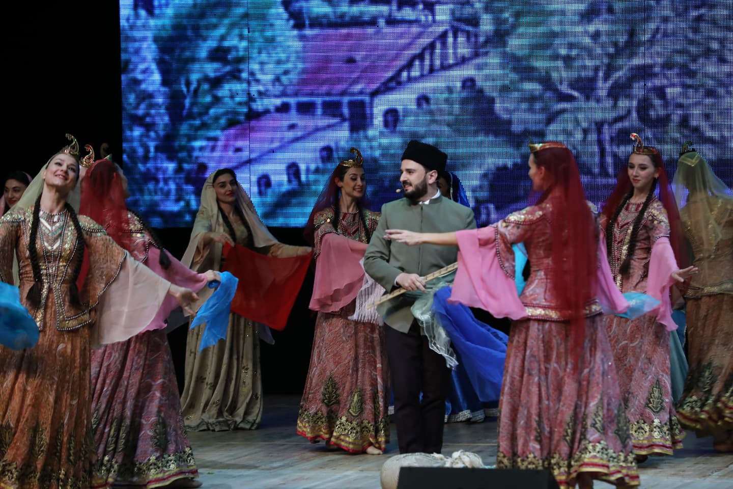 Потрясающий юбилей Ильхама Намига Кямала – Мастер сцены в окружении красавиц (ВИДЕО, ФОТО)