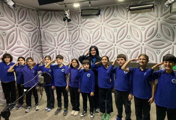 В честь Дня Победы Кямаля Ализаде и учащиеся European Azerbaijan School представили композицию "Zəfər Marşı" (ВИДЕО)